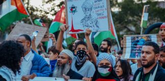 28. Oktober 2023, Tausende von Pro-Palästina Demonstranten marschieren durch die Strassen von Rom. Foto IMAGO / ZUMA Wire
