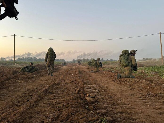 Israelische Bodentruppen führen am 31. Oktober 2023 Operationen im Gaza-Streifen durch. Foto IMAGO / Xinhua