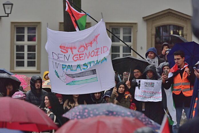Pro Palästina Kundgebung auf dem Heidelberger Universitätsplatz, 4.11.2023. Foto IMAGO / Daniel Kubirski