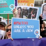 Französische Jüdinnen haben eine feministische Demonstration in Paris gestürmt, um ihr Schweigen gegenüber den weiblichen Opfern der Hamas während des Terroranschlags vom 7. Oktober in Israel zu verurteilen. 25. November 2023, Foto IMAGO / UPI Photo