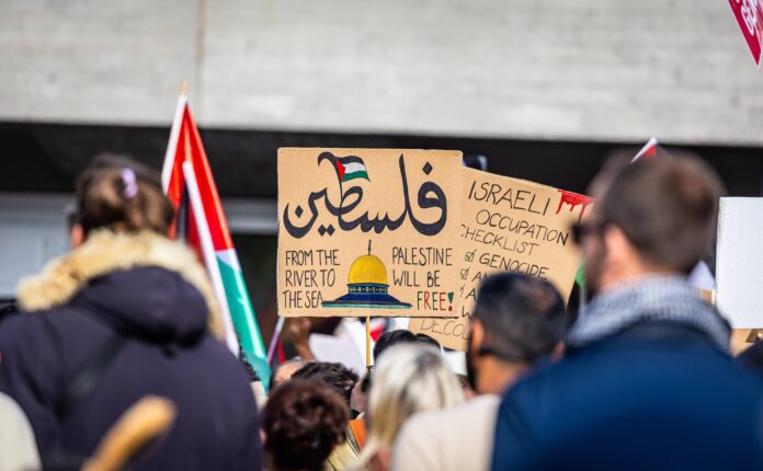 Pro-Palästinensische Demonstration in Zürich am 28. Oktober 2023. Es wurden antisemitische Parolen und Gewaltaufrufe geäussert. Foto IMAGO / dieBildmanufaktur