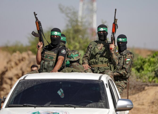 19. Juli 2023, Gaza Terroristen der Hamas nehmen an einer Parade in der Nähe der Grenze zu Israel teil, um des 51-tägigen Krieges von 2014 im israelisch-palästinensischen Konflikt zu gedenken. Foto IMAGO / ZUMA Wire