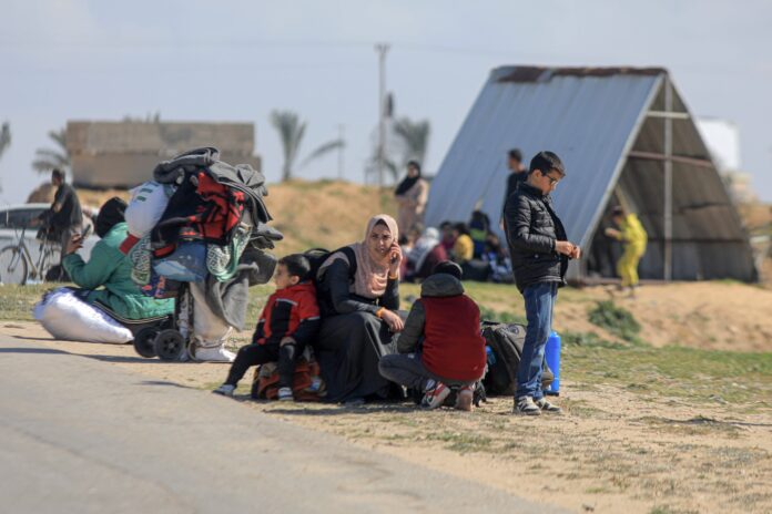 Palästinenser in der Stadt Khan Younis im südlichen Gaza-Streifen, am 4. März 2024. Foto IMAGO / Xinhua