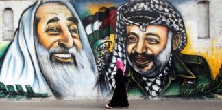 Scheich Ahmad Yasin, einer der führenden Gründer der Terrororganisation Hamas und Palästinenserführer Jassir Arafat auf einem Graffiti in Gaza. Foto IMAGO / ZUMA Wire