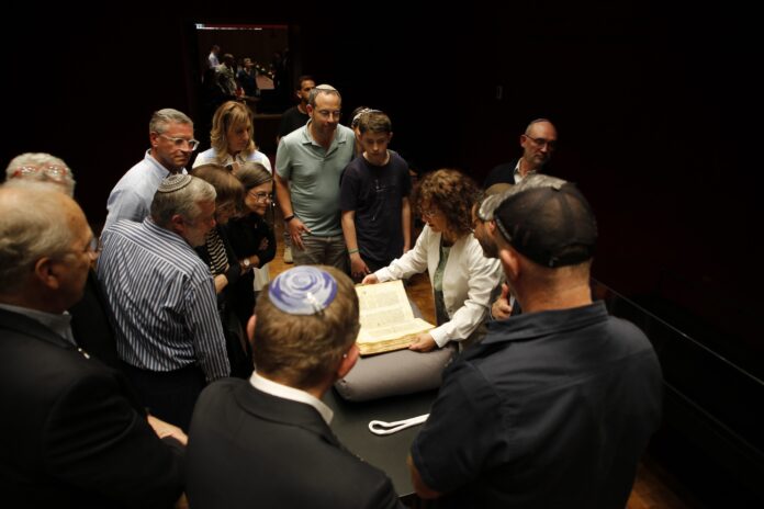 Vorstellung der Schem-Tov-Bibel in der Nationalbibliothek Israels. Foto NLI Vorstellung der Schem-Tov-Bibel in der Nationalbibliothek Israels. Foto NLI