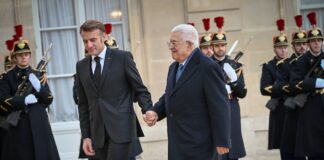 Der französische Präsident Emmanuel Macron empfängt Mahmoud Abbas im Élysée-Palast, 11.11.2025. Foto IMAGO / Starface