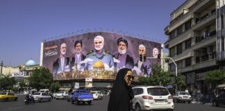 Porträts getöteter Anführer von Terrororganisationen, darunter Hamas-Führer Yahya Sinwar, Hisbollah-Führer Hassan Nasrallah und der iranische Kommandeur Qasem Soleimani, Teheran 1.Mai 2025. Foto IMAGO / Middle East Images