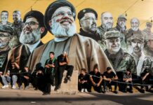 Libanon einigt sich mit Israel – Hisbollah gegen Frieden Hisbollah-Anhänger sitzen vor einem Plakat getöteter Parteiführer in Beirut am 26. Juni 2026. Foto IMAGO / ZUMA Press